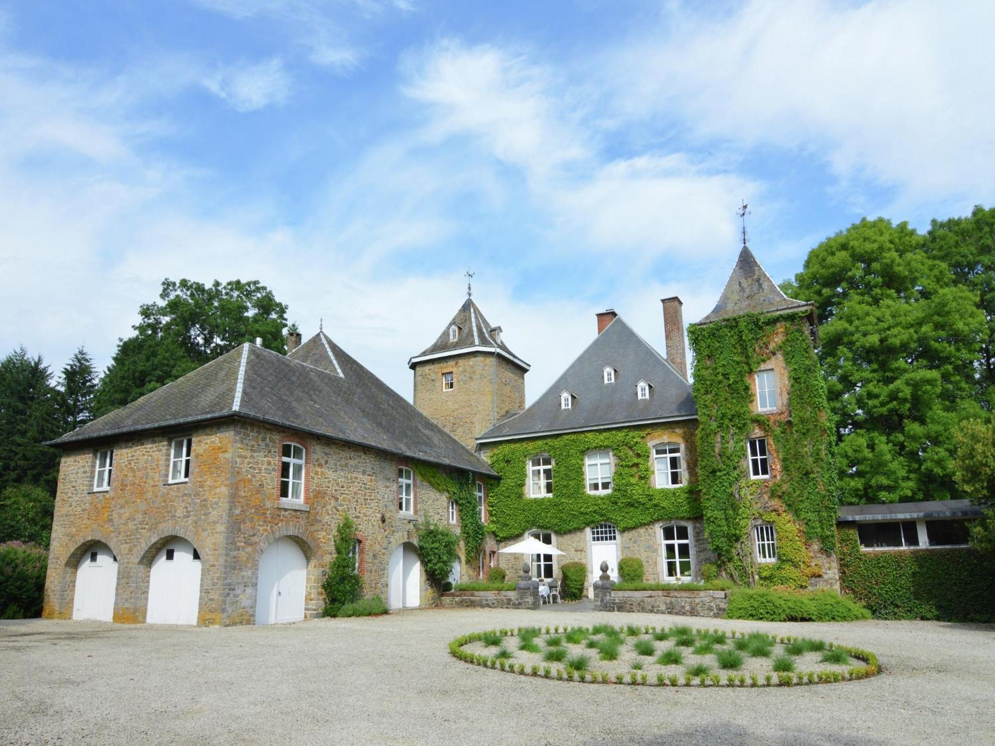 Villa Delightful Castle In Bastogne With Bubble Bath Exterior foto