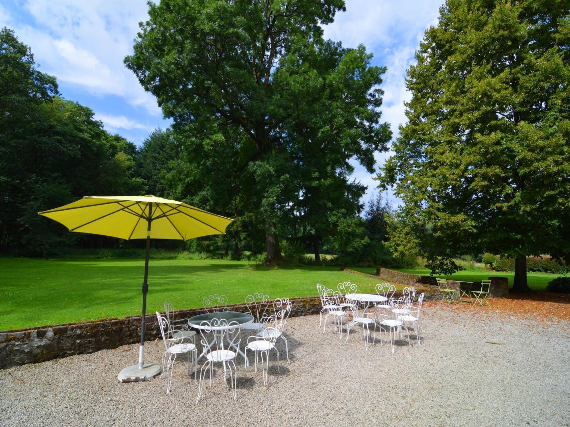 Villa Delightful Castle In Bastogne With Bubble Bath Exterior foto