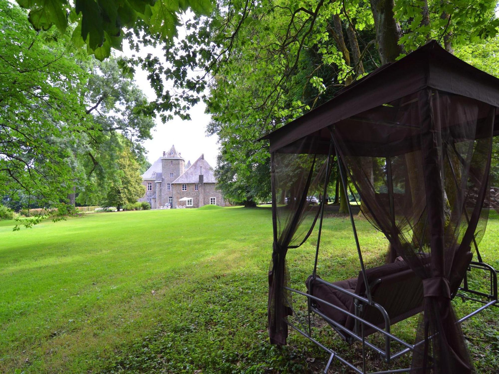 Villa Delightful Castle In Bastogne With Bubble Bath Exterior foto